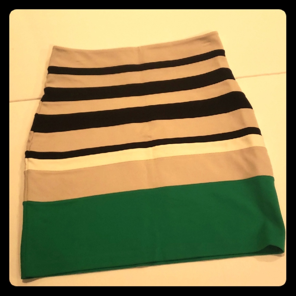 Retro Express Skirt Size 8 bnwot beige black green